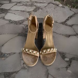 Stuart Weitzman Sz 9 More Pearls Suede Nude Tan Bisque Beige Shoe Sandals Heels